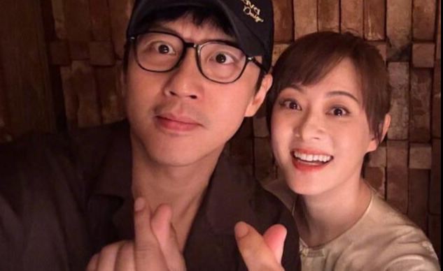 邓超发文庆祝与孙俪结婚16周年 并配上16朵玫瑰
