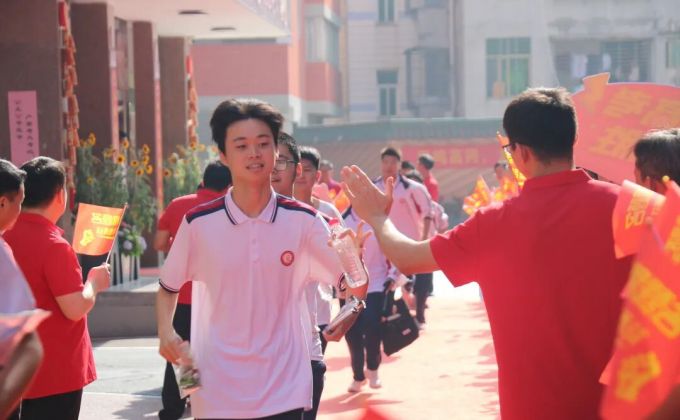 今年安溪9800多名学子奔赴高考考场！