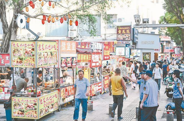 厦门：摊规点进化 烟火气升腾