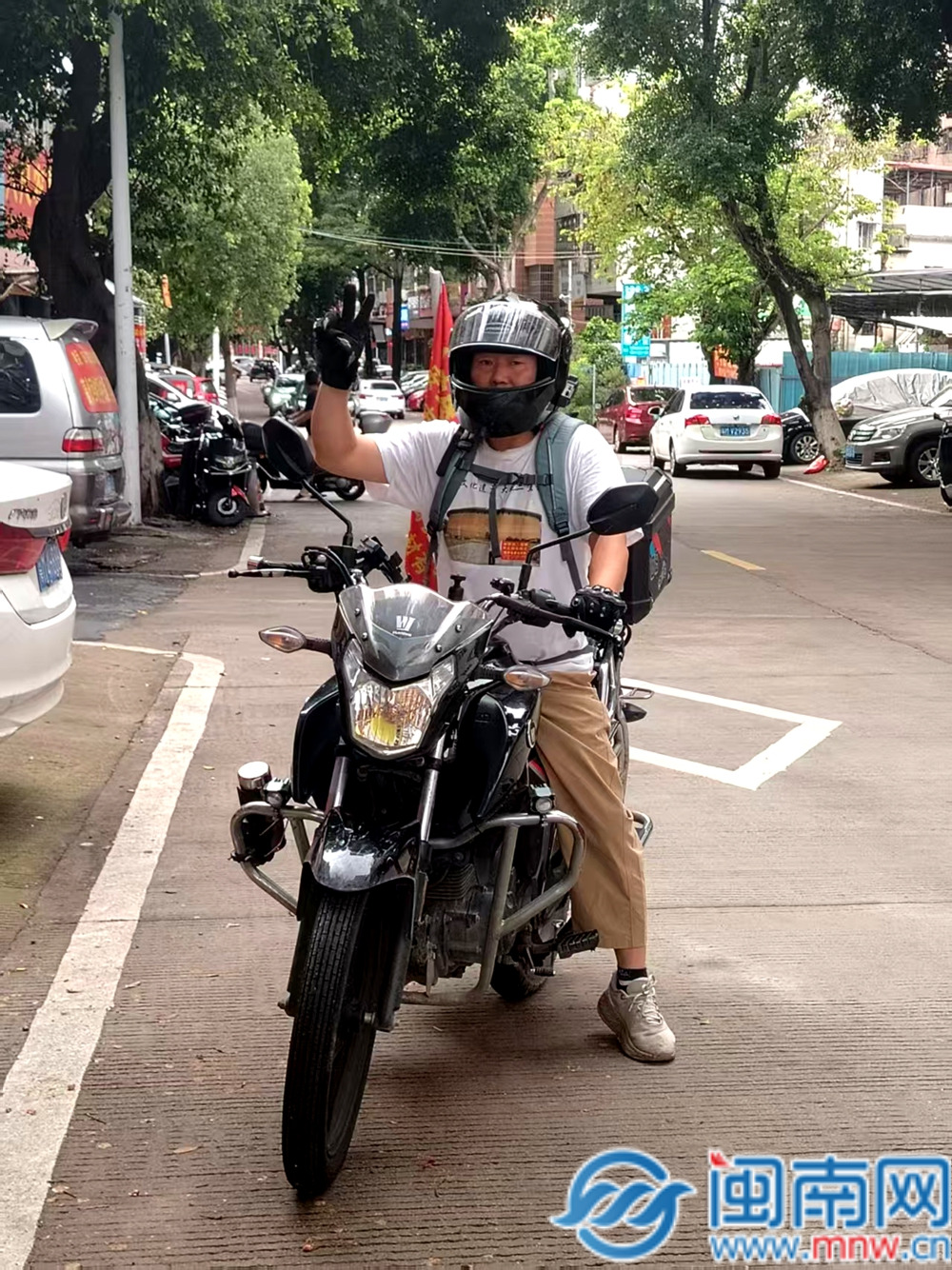 从“土楼长跑王”到“摩旅独行侠”——华安二宜楼第20代后人陈蒋勇摩旅西藏宣传家乡