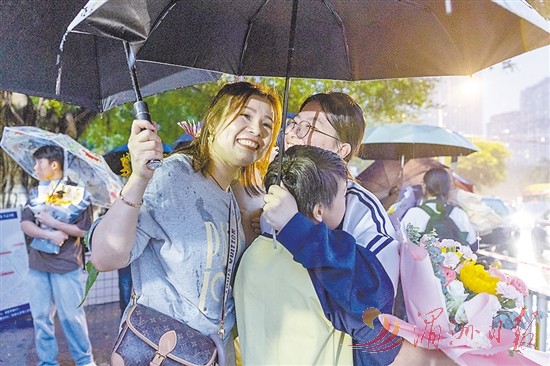 莆田：高考昨日雨中落幕，各界爱心护考