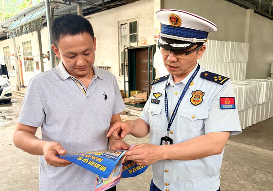 南靖消防深入企业开展消防宣传 筑牢安全生产“防火墙”