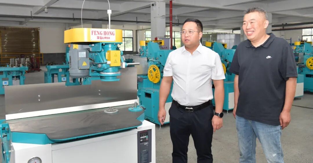 德化县委书记方俊钦调研陶瓷品牌工作