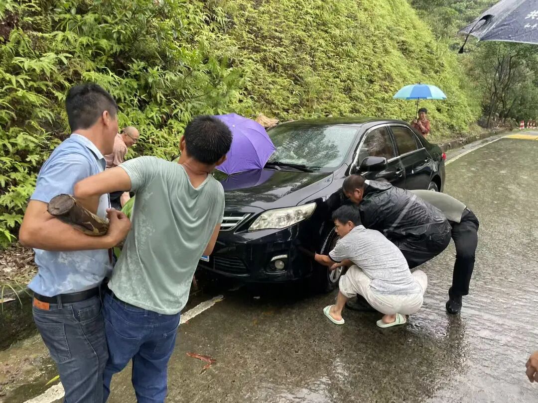 云霄正能量丨风雨之中显担当 干群齐心护平安