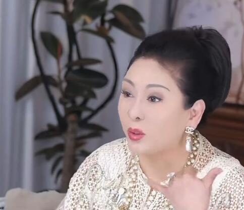向太透露郭碧婷生二胎时想顺产遇危险 