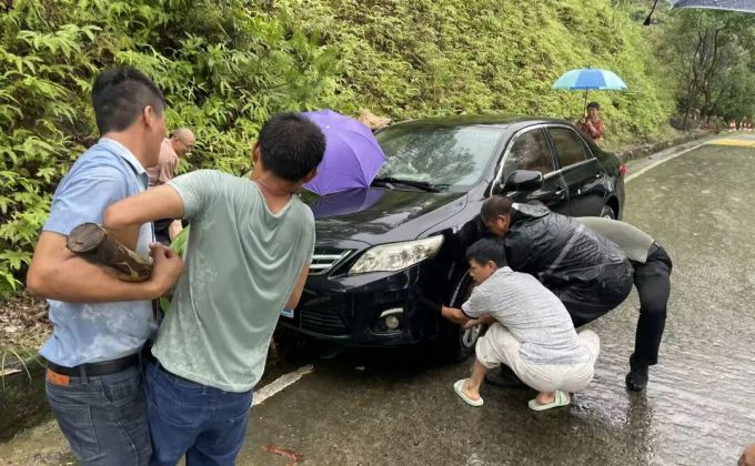 云霄正能量丨风雨之中显担当 干群齐心护平安