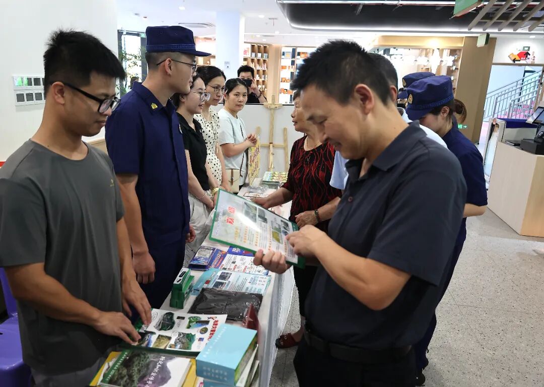 安全宣传零距离 守护万家平安 | 漳州高新区开展“6·16安全宣传咨询日”活动