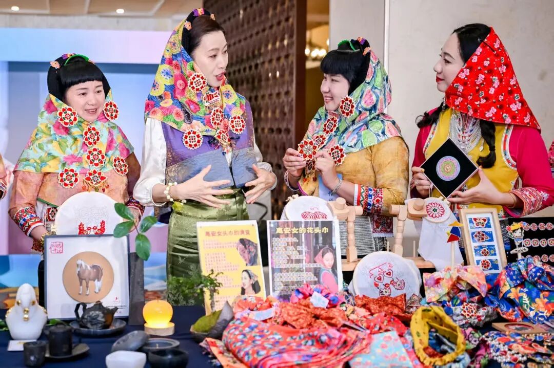  非遗出彩！惠安女服饰、惠安雕艺闪耀第十八届海峡妇女论坛