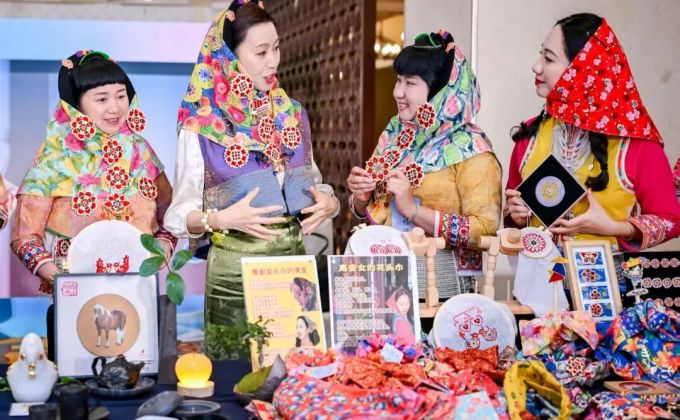  非遗出彩！惠安女服饰、惠安雕艺闪耀第十八届海峡妇女论坛
