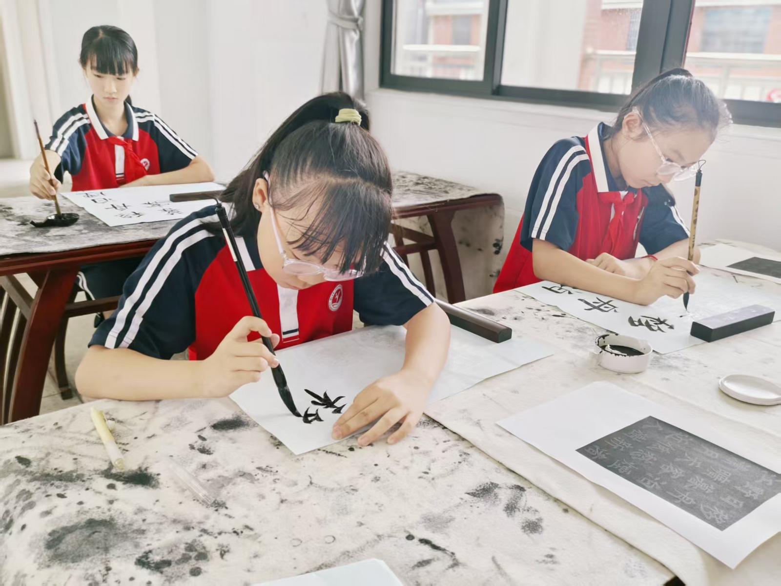 德化二实小鹏祥分校举办2026年春季艺术节“伟珊杯”规范汉字书写比赛
