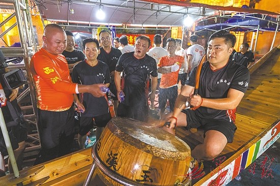 荔城区黄石镇西洪村“玉溪白马”龙舟启用