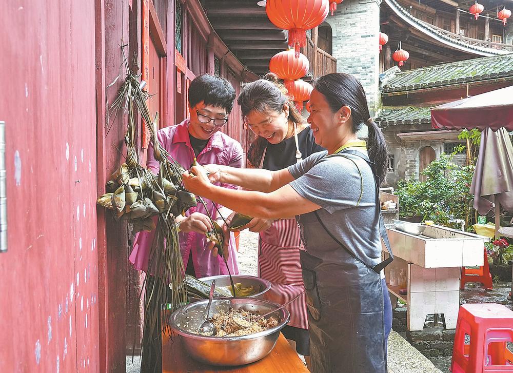 包粽子  