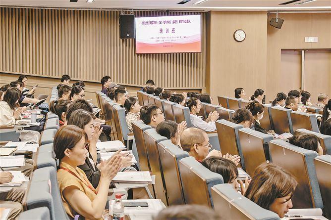 全市新时代文明实践所（站）老年学校（学堂）负责人培训班在厦门老年大学举行。（叶明耀 摄）