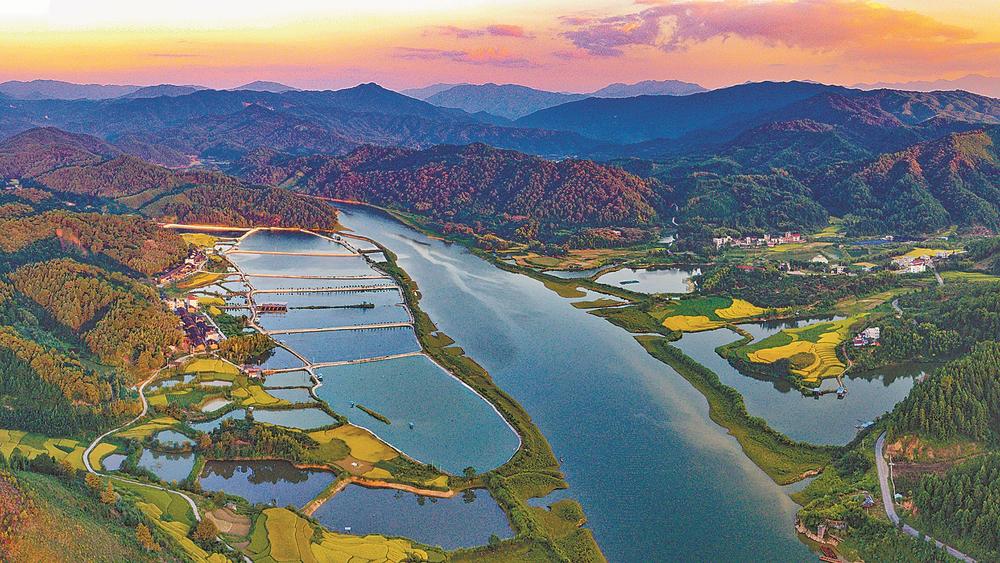 三明清流：一湾碧水富清流