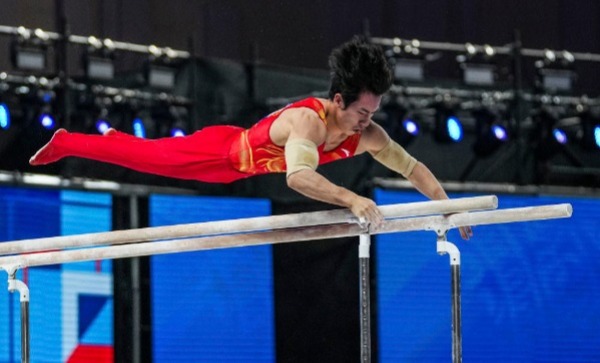 中国队张博恒夺得体操亚锦赛双杠金牌