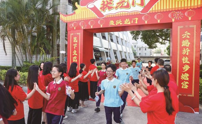 10000多名石狮学生参加中考