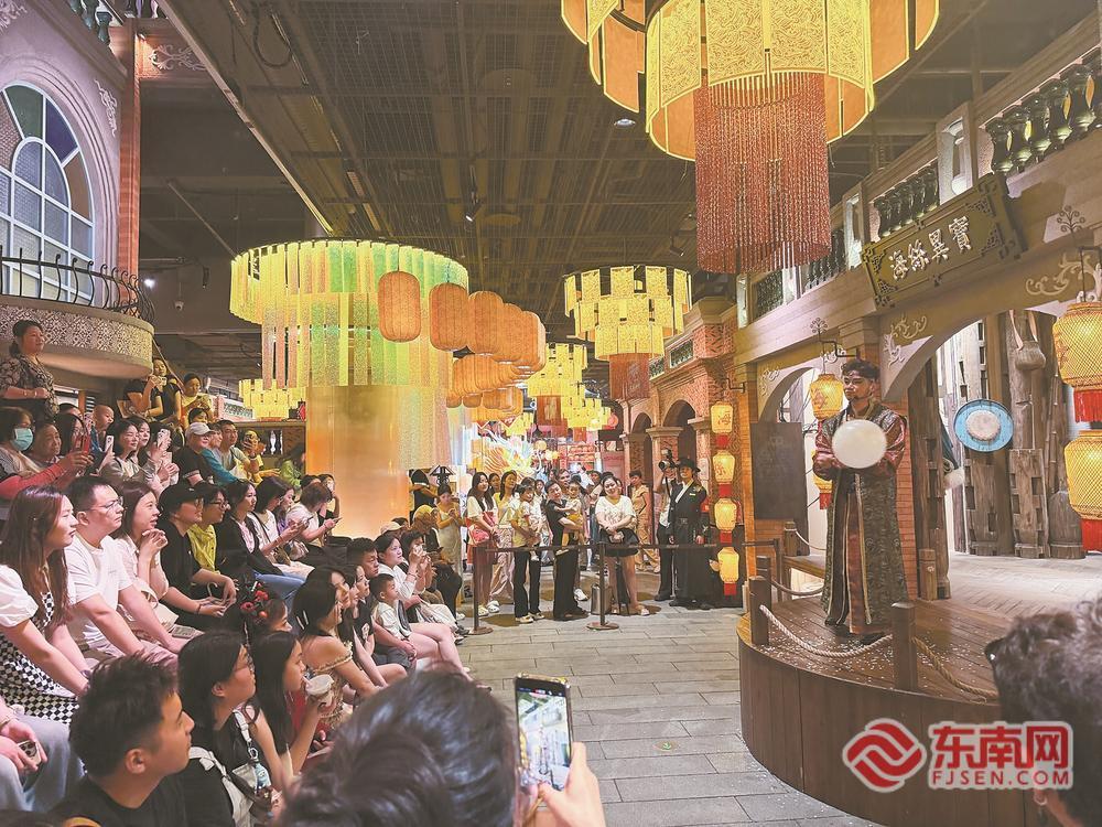 厦门：当观光客成为“景中人”