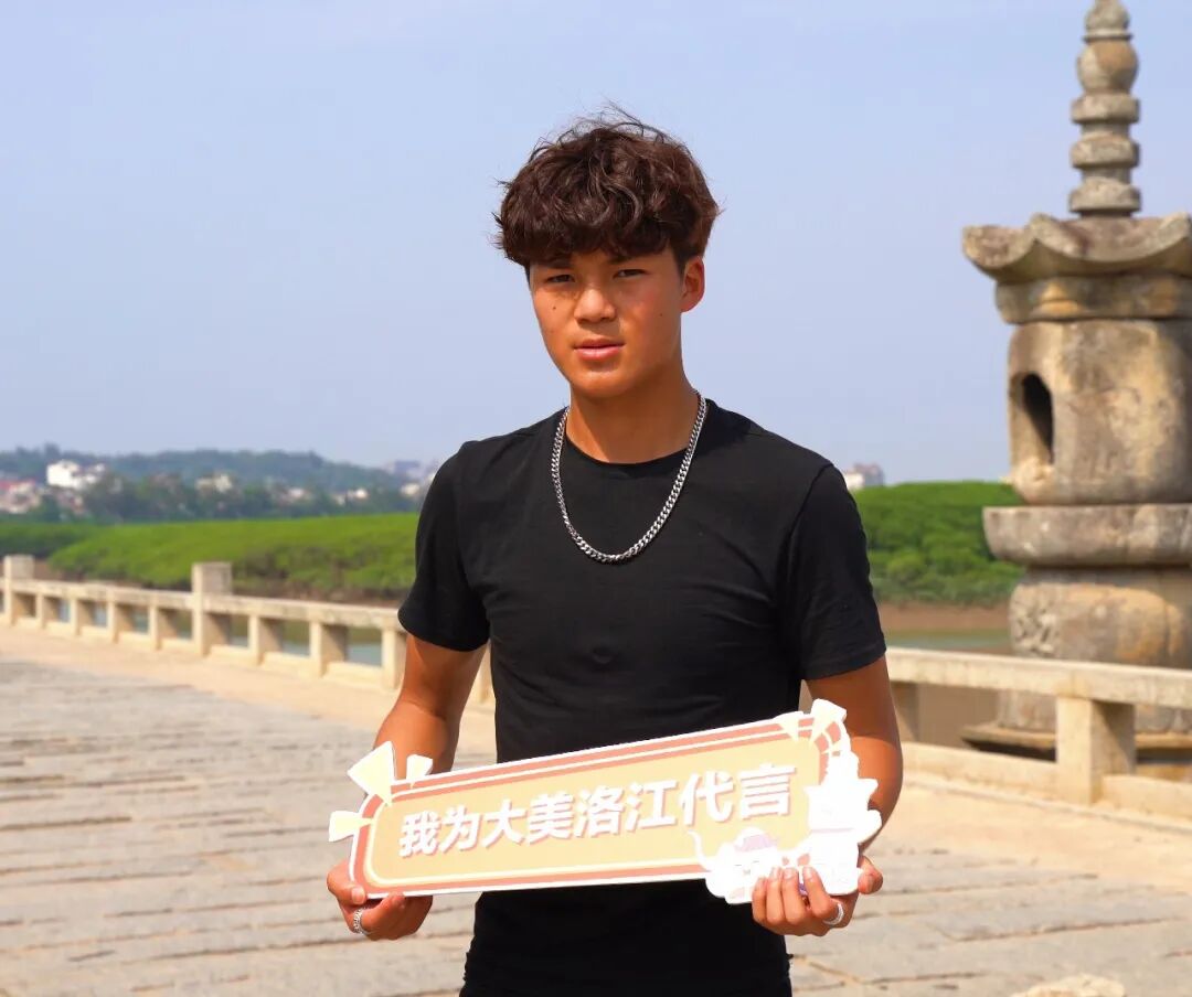 续约西甲后 泉州洛江籍足球小将刘凯源回乡探亲