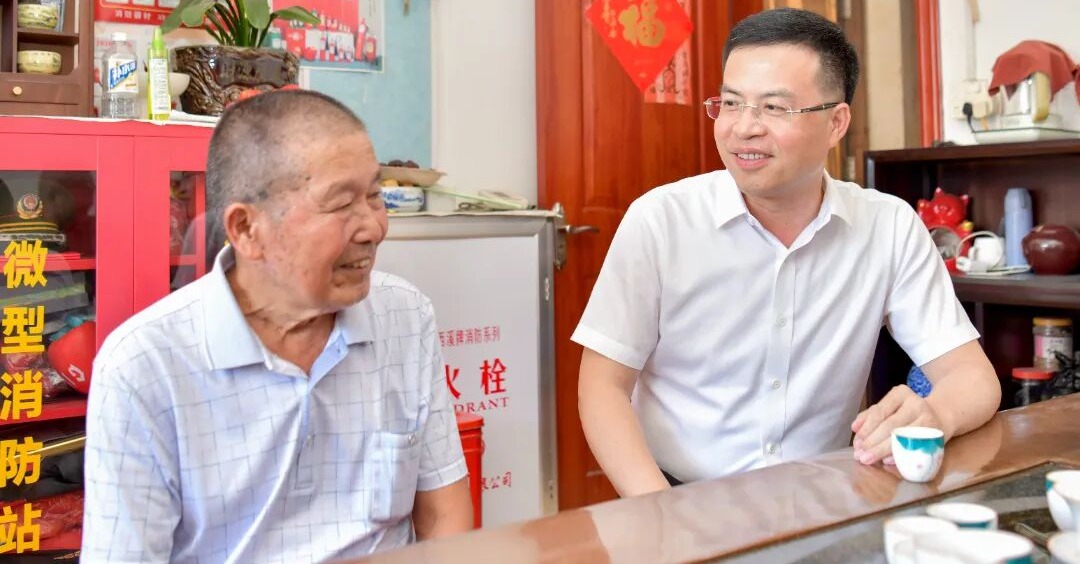 德化县县长吴志朴开展“七一”节前走访慰问活动