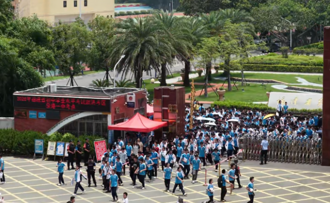 中考收官！泉港考场这些瞬间太治愈了