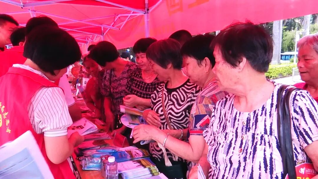 云霄县多部门联合开展第36个全国土地日主题宣传活动