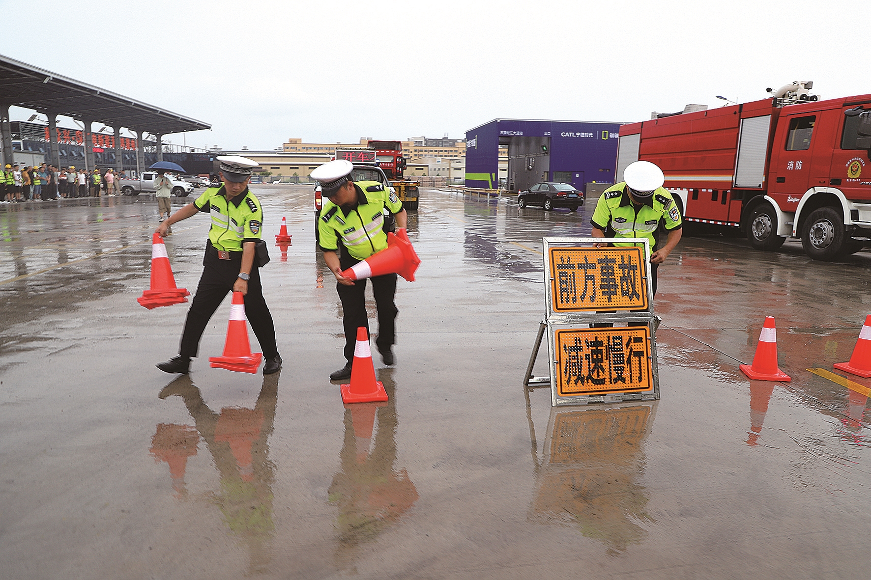 石狮举行大货车交通事故应急处置演练