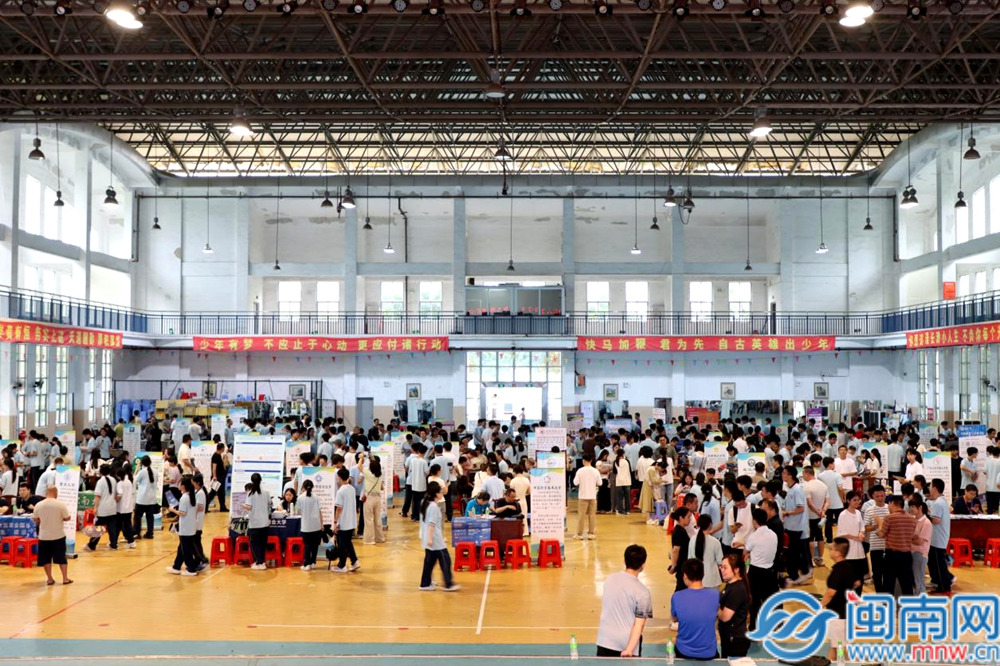 漳州立人学校举办高考志愿填报指导面对面活动