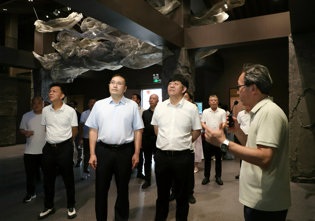 泉州市十七届人大代表（晋江组）来鲤视察调研