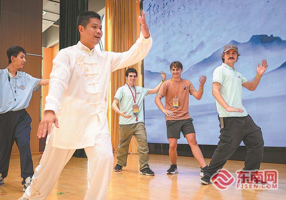 飞虎队友谊学校进校园交流活动在福州举办