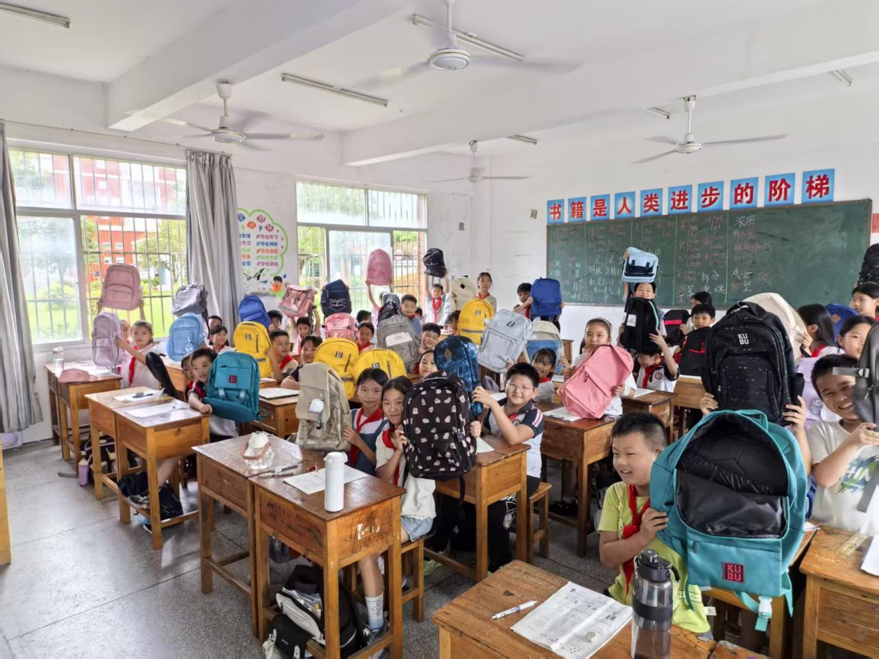 平和大溪：童心向党庆华诞 爱心助学暖校园