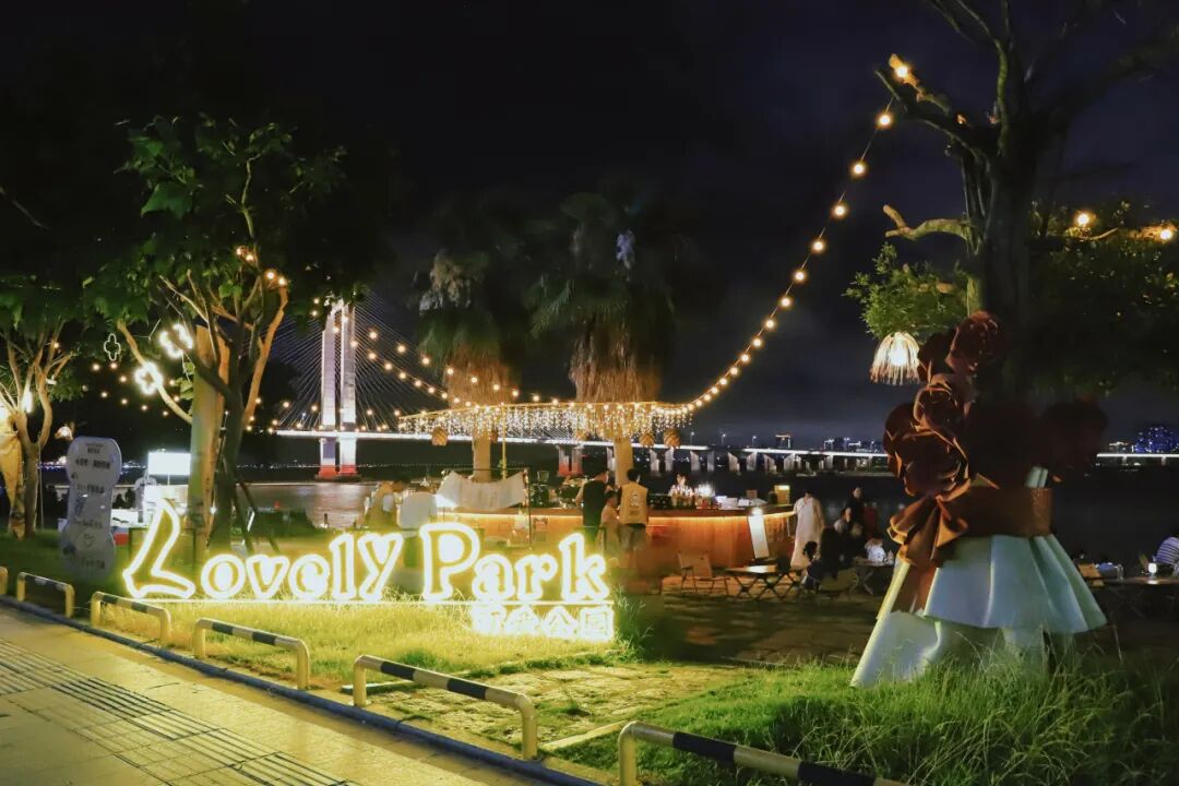 灯影入清波，漫步滨海浪漫线，遇见丰泽温柔夜色