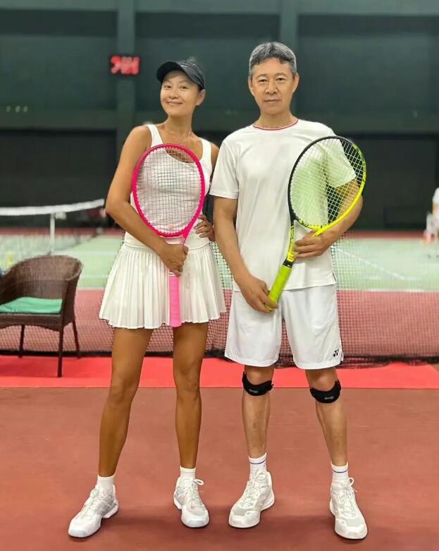 瞿颖晒和张丰毅合照：谁能看出来70了呢