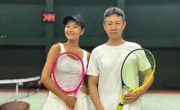 瞿颖晒和张丰毅合照：谁能看出来70了呢