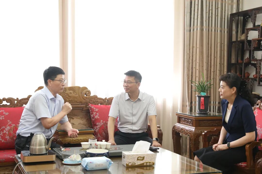 刘兆民李琳走访正处级退休老干部和垂直管理部门