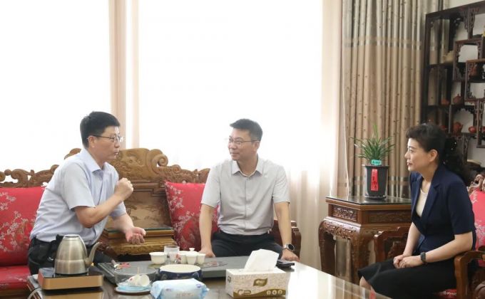 刘兆民李琳走访正处级退休老干部和垂直管理部门