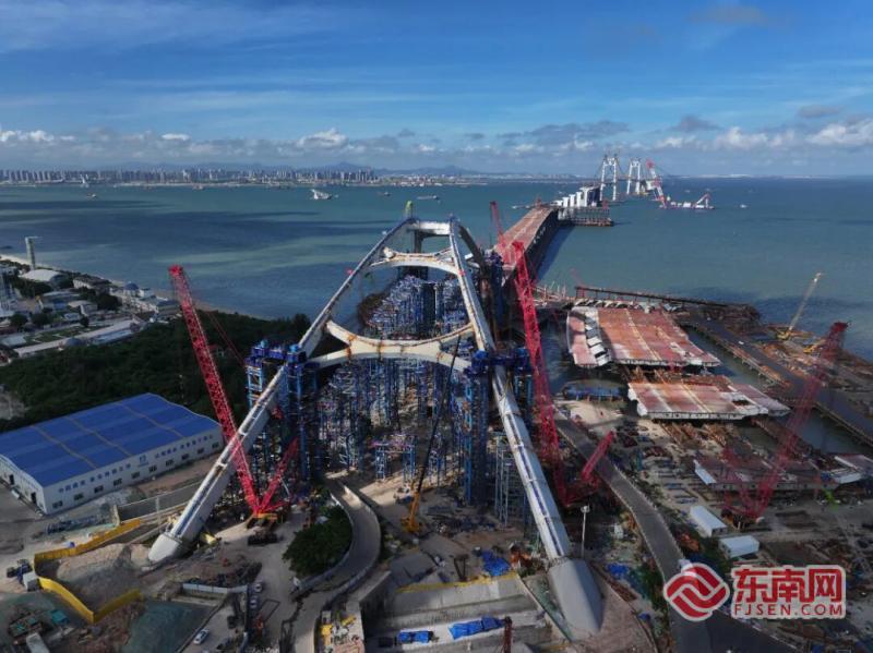 刷新世界纪录！厦金大桥完成万吨级钢拱肋高空精准合龙