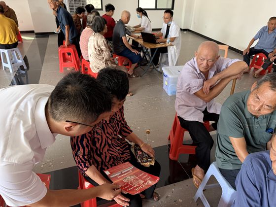 人保财险福建漳州高新营销服务部：惠民保险暖人心