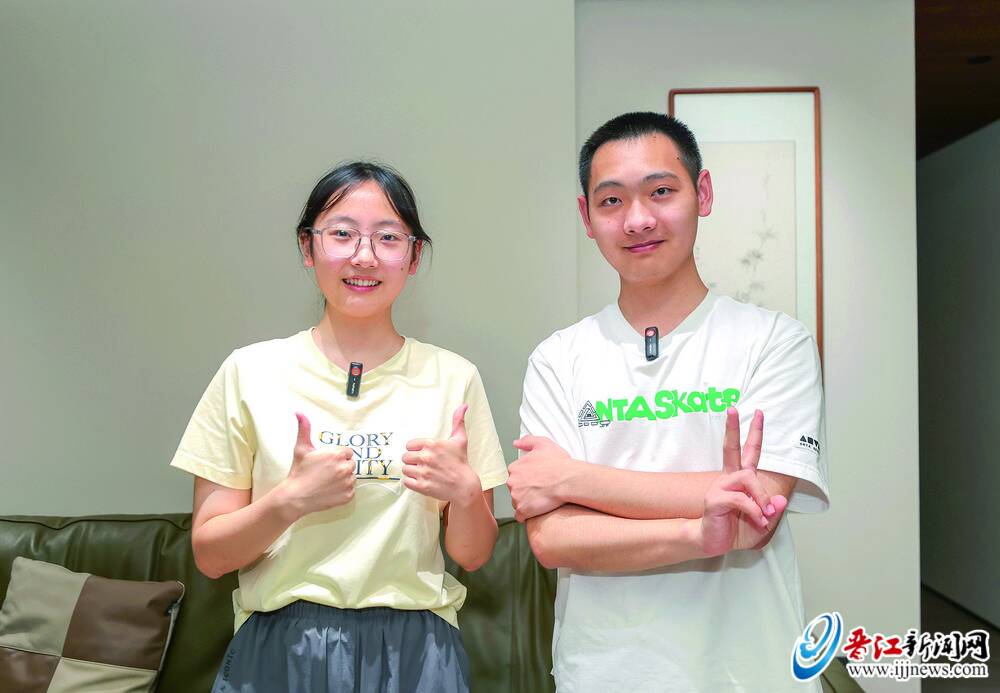 晋江一中龙凤胎兄妹双双收到录取通知书 哥哥考取国防科大 妹妹圆梦北大