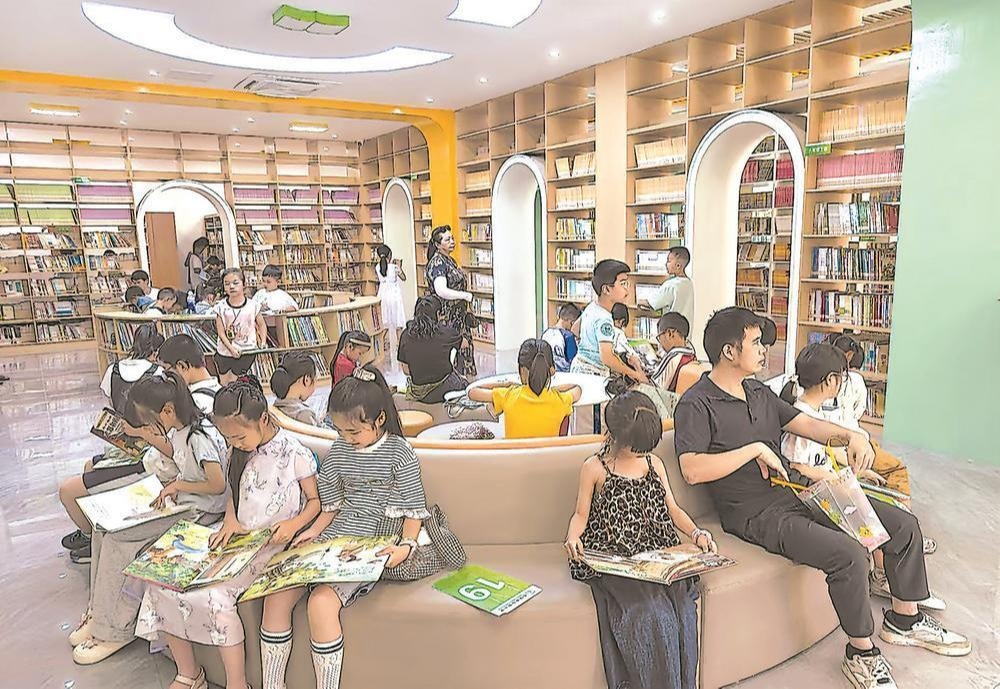 “以前催着才翻书，现在催我陪打卡” 光泽打开校门，让阅读从校园向社会延伸