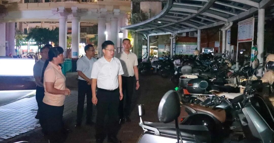 洛江区委副书记、代区长洪金城督导住宅小区安全隐患排查整治工作