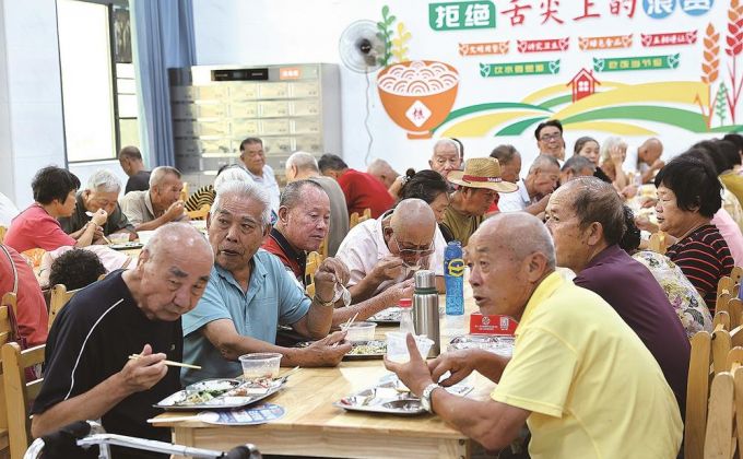 石狮洪窟村长者食堂开餐 守护老人幸福“食”光