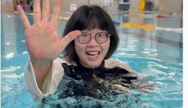 颜如晶挑战泳池暴走5公里瘦1.15公斤 医生紧急提醒