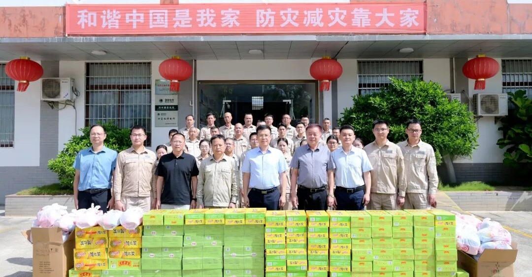 德化县县长吴志朴慰问高温一线职工