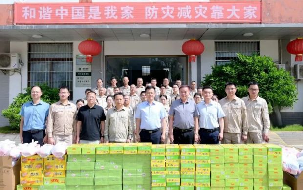 德化縣縣長吳志樸慰問高溫一線職工
