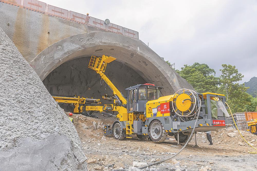 温福高铁福建段首座上跨既有线隧道全面进洞