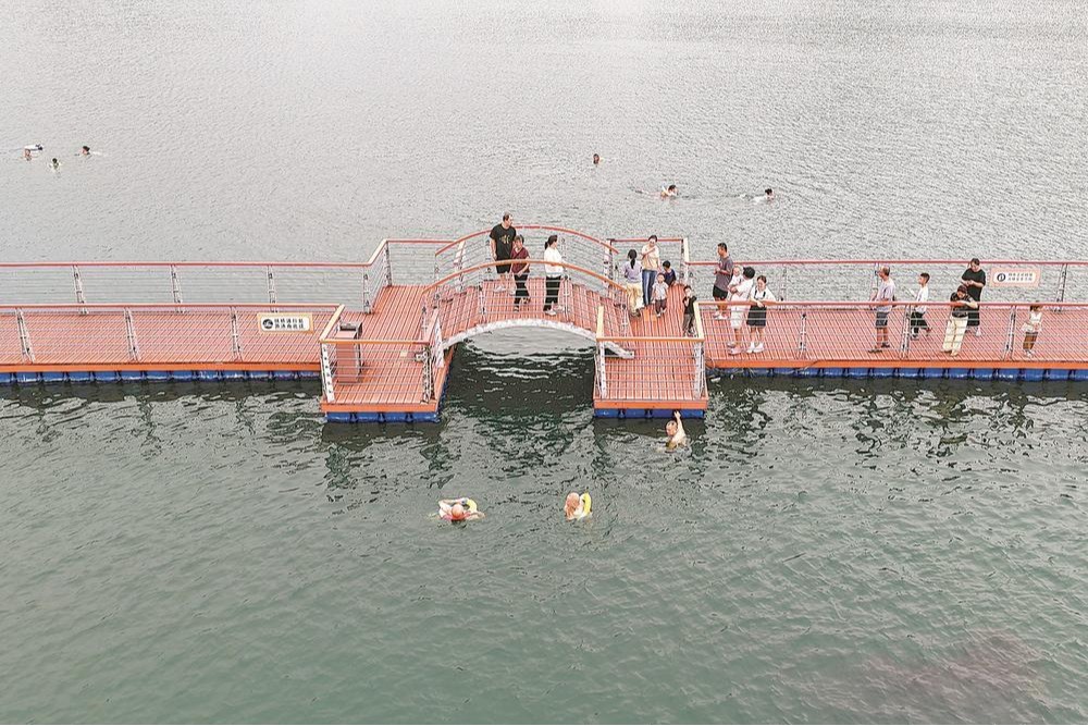 湖光揽胜景