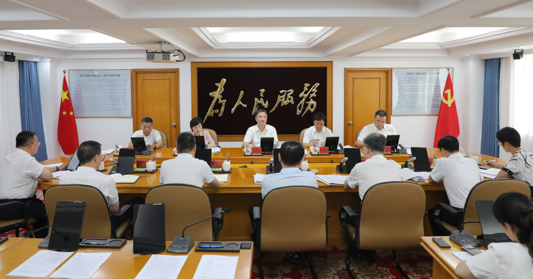 鲤城区委常委会召开会议