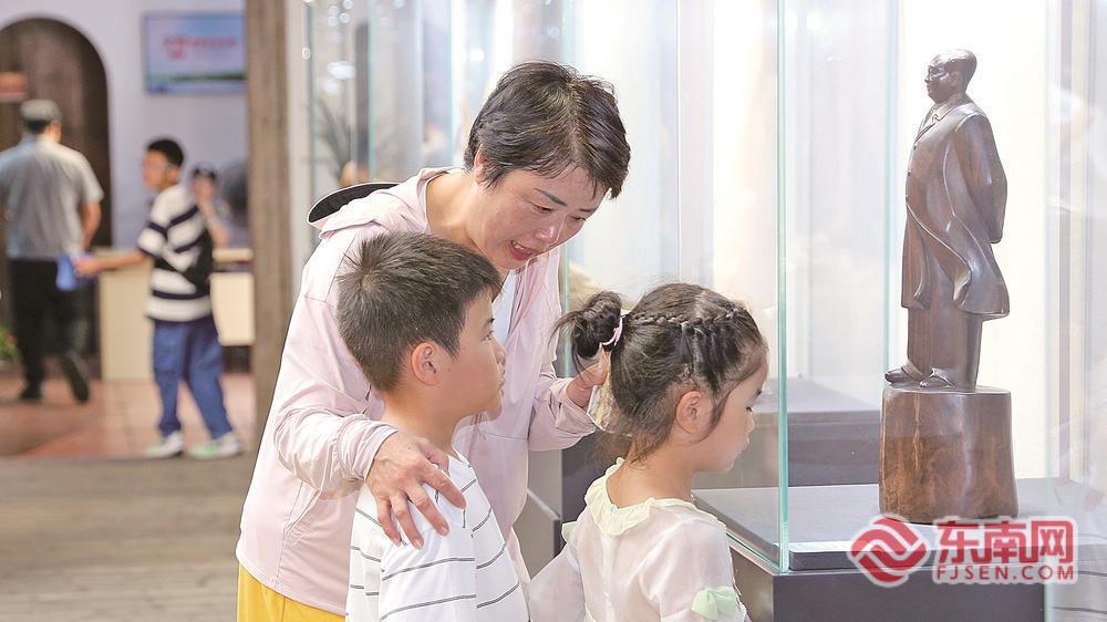 福建省根雕作品邀请展举行