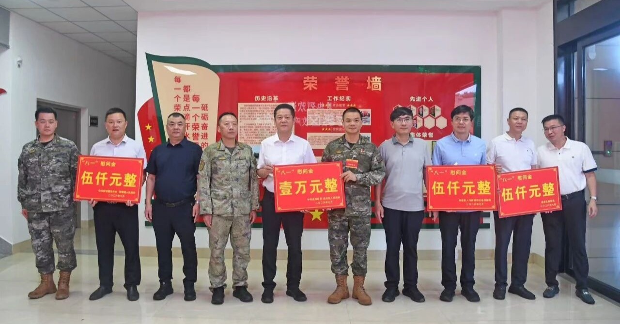 泉港区委、区政府主要领导分别带队走访慰问驻军部队