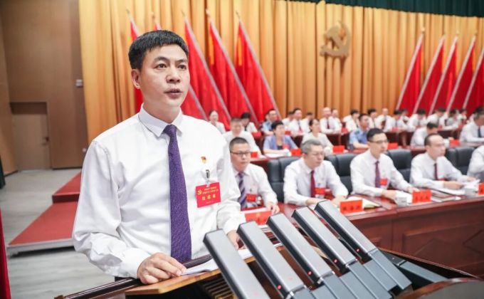 聚焦党代会 | 沈顺来代表芗城九届区委向大会作报告